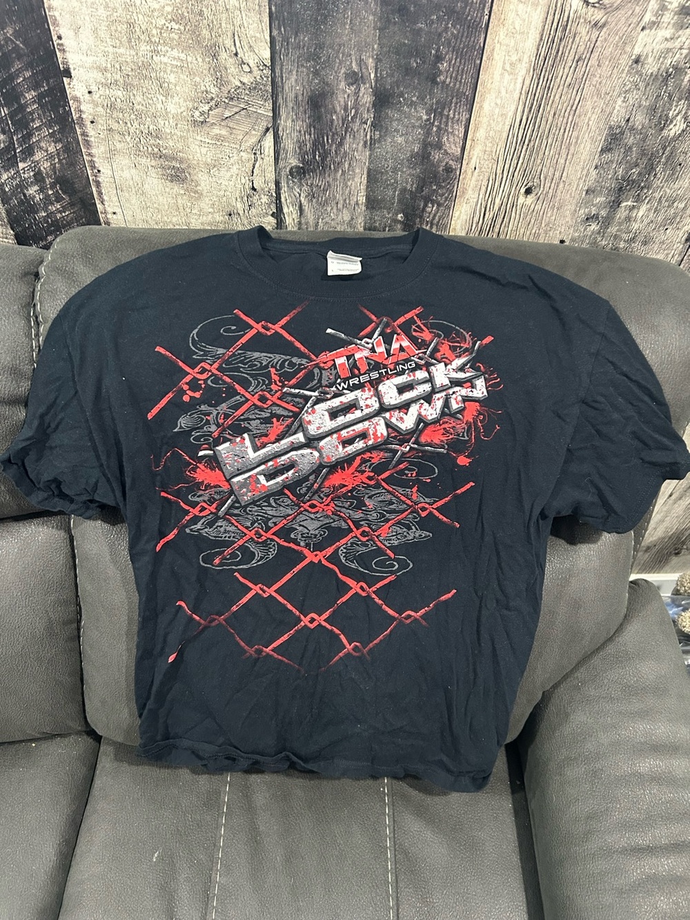 TNA wrestling Lockdown 2013 ppv t shirt - mens’ Large!